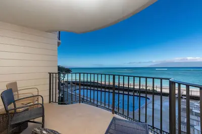 Image de Magnifiquement remodelé Condo d'une chambre face à la mer à Kahana Reef # 207