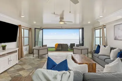 Image de Accueil Oceanfront avec terrasse sur le toit, spa privé, de superbes vues et A / C équipée