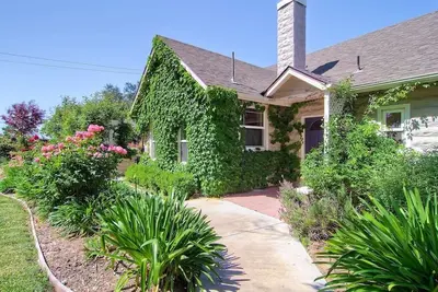 Image de Cottage at Capitol Hill - Espace vintage en ville avec spa