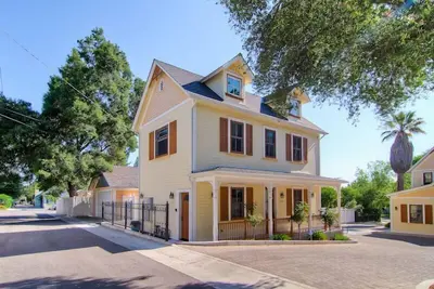 Image de Brand New avec les étapes à Downtown Paso Robles