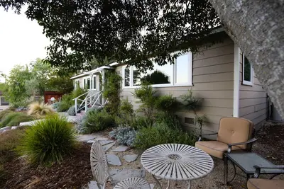 Image de Maison spacieuse avec deux Master Suites Downtown Paso Robles