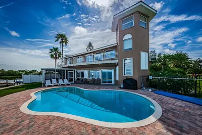 Image de Location de vacances exclusive au bord de l'eau avec 5 chambres - Villa de luxe en Floride