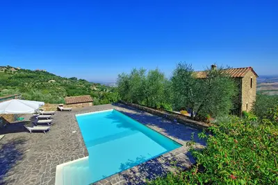 Image de Belle maison de vacances privée avec piscine privée, Wifi, patio, vue panoramique et parking