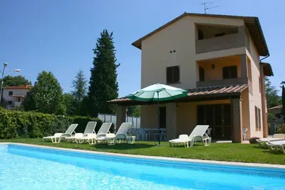 Image de Belle maison de vacances privée pour 12 personnes avec piscine privée, Wifi, Tv, balcon et parking