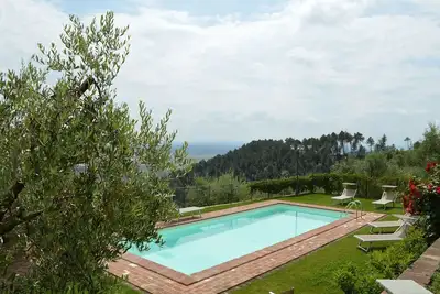 Image de Maison de vacances privée avec piscine privée, Wifi, climatisation, Tv, terrasse, près de Lucques