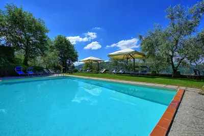 Image de Appartement avec piscine, Wifi, Tv, patio, vue panoramique, parking, près de Greve In Chianti