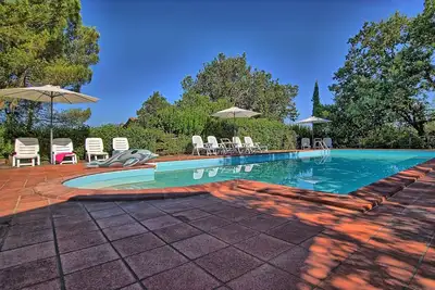 Belle maison de vacances privée avec Wifi, piscine privée, Tv, véranda, vue panoramique, parking