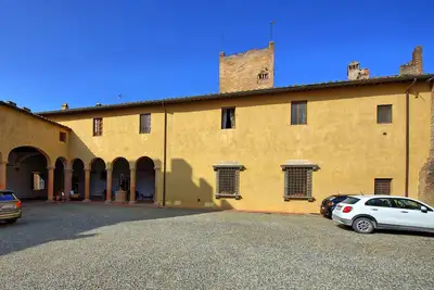Image de Appartement avec Wifi, climatisation, Tv, vue panoramique, parking, près de San Gimignano