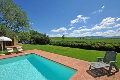 Bel appartement avec piscine, Wifi, vue panoramique et parking, près de Montepulciano