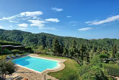 Image de Bel appartement pour 4 personnes avec piscine, Wifi, Tv et vue panoramique, près de Viareggio