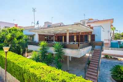 Image de Elianto - Wonderful beach house near the sea with several furnished terraces perfect to en