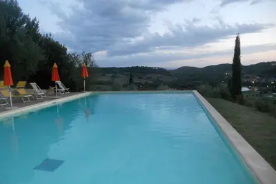 Image de Joli appartement dans une maison de vacances avec Wifi, piscine, Tv, patio, près de San Gimignano