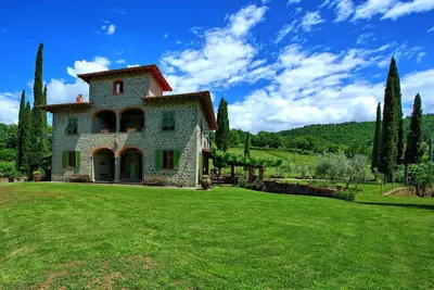 Image de Villa Lo Scoiattolo - Villa de vacances avec piscine privée dans la vallée du Casentino, Toscane