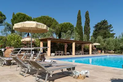 Image de Appartement avec Wifi, piscine, climatisation, Tv, animaux admis, vue panoramique, parking