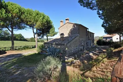 Image de Maison de vacances privée avec piscine privée, Wifi, Tv, animaux admis, vue panoramique, parking