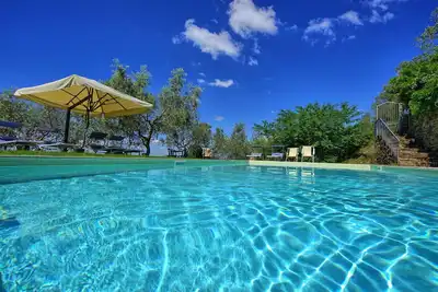 Image de Joli appartement pour 4 personnes avec Wifi, piscine, Tv et animaux admis, près de Greve In Chianti