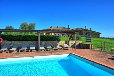 Image de Joli appartement avec climatisation, piscine, Tv, vue panoramique et parking, près de Sienne