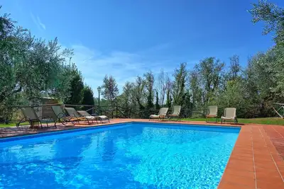 Image de Bel appartement avec piscine, Wifi, Tv, animaux admis, vue panoramique et parking, près de Florence