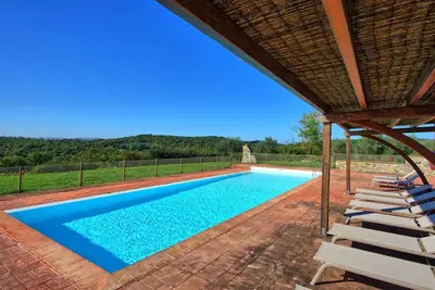 Image de Bel appartement avec piscine, climatisation, Tv, vue panoramique et parking, près de Sienne