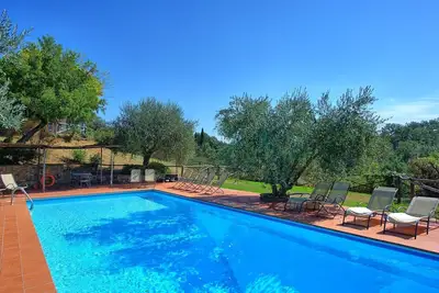 Image de Joli appartement avec Wifi, piscine, Tv, animaux admis et parking, près de Florence