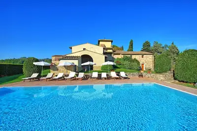 Image de Agréable appartement avec Wifi, piscine, Tv, vue panoramique, parking, près de Greve In Chianti