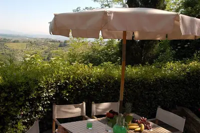 Image de Appartement avec climatisation, piscine, Wifi, Tv, animaux admis, parking, près de San Gimignano