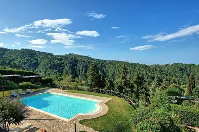 Image de Bel appartement pour 4 personnes avec piscine, Wifi, Tv et vue panoramique, près de Viareggio