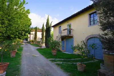 Image de Joli appartement dans une maison de vacances avec Wifi, piscine, Tv, patio, près de San Gimignano