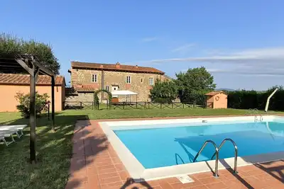 Image de Maison de vacances privée avec piscine privée, Wifi, Tv, animaux admis, vue panoramique, parking