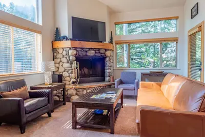 Image de Condo de trois chambres sur Trail Creek - à pied du centre-ville et des remontées mécaniques