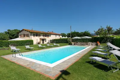 Image de Maison de Campagne à Borgo San Lorenzo avec 5 chambres à coucher, 11 couchages