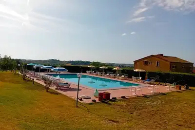 Image de Joli appartement pour 4 personnes avec Wifi, piscine, animaux admis et parking