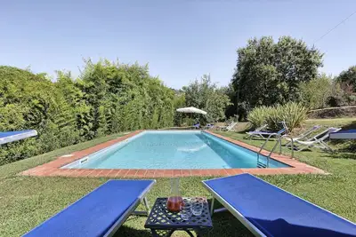 Image de Maison de vacances privée avec Wifi, piscine privée, climatisation, Tv, parking, près de Lucques