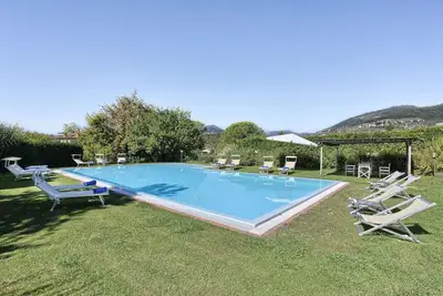 Maison de vacances avec climatisation, piscine privée, Wifi, Tv, parking, près de Lucques