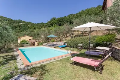 Image de Appartement dans une maison de vacances avec piscine, Wifi, Tv, patio, parking, près de Lucques