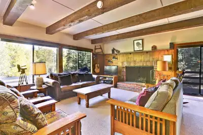 Image de Activites Quotidiennes Gratuites! Spacieux Alpine Meadows Winter Home. Chien Friendly! Près de Squaw et Tahoe City et de toutes les activités estivales imaginables!