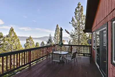 Image de Vues époustouflantes sur le lac Tahoe. Proche de Meeks Bay et du parc d'état d'Emerald Bay. Endroit Isolé pour une escapade parfaite. Demandez nos activités gratuites!