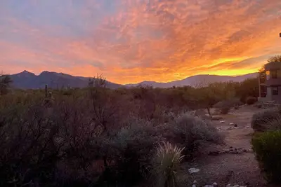 Réveillez-vous au soleil levant des montagnes Catalina!