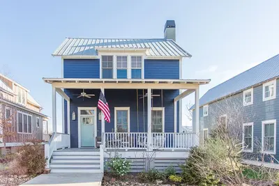 Image de Carlton Landing! Belle maison avec véranda et foyer extérieur!