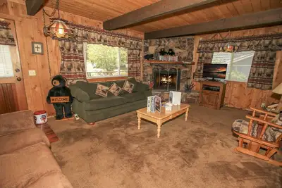 Image de Cardinal Ridge: 2 Br / 2 Ba maison à Big Bear City, 8 personnes