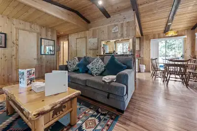Image de Granny's Love Shack - WiFi! Étapes de la forêt nationale! 2 heures gratuites de location de vélo / kayak!