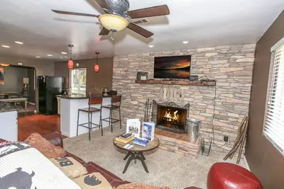 Image de Golden Bear - WiFi, Netflix, Hbo, Showtime et Air Hockey Table! 2 heures gratuites de location de vélo / kayak!