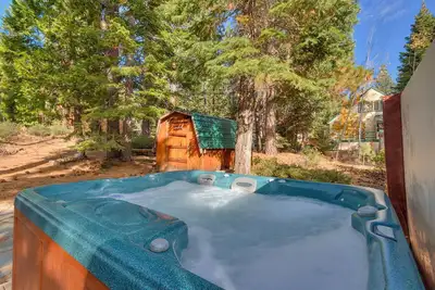 Image de Cabin Cozywood w / bain à remous dans Réglage privée, près de Tahoe City - A partir de 275 $