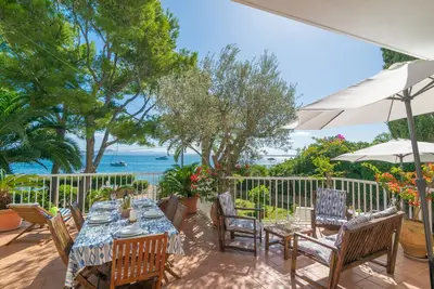 Image de Bell-Punt - Comfy seafront beach house with private terrace and garden. Free WiFi