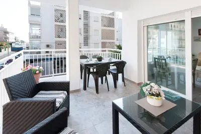Image de Oreneta - Airy and cosy apartment with coquettish terrace near the beach.