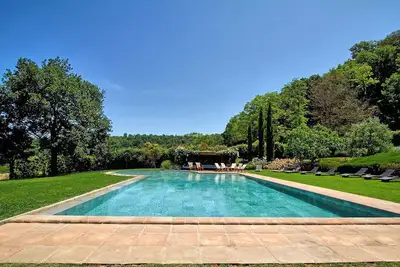 Maison de vacances privée avec Wifi, piscine, bain à remous, climatisation, Tv, patio
