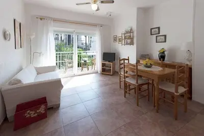 Image de Tallarol - Sunny apartment with furnished balcony on the second line to the beach.