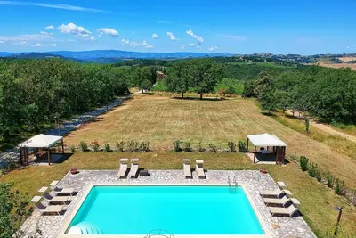 Image de Appartement avec piscine, Wifi, animaux admis, vue panoramique, parking, près de Greve In Chianti