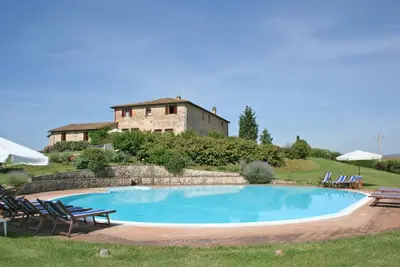 Image de Bel appartement pour 7 personnes avec piscine, Wifi et parking, près de Sienne