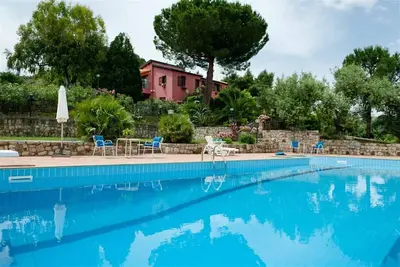 Image de Confortable appartement dans une maison de vacances avec piscine, climatisation, Wifi, Tv, patio